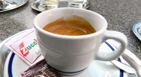 Espresso im Café-Garten